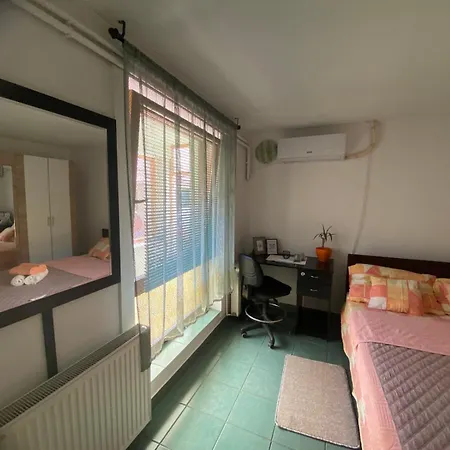 Cozy Corner Apartment *